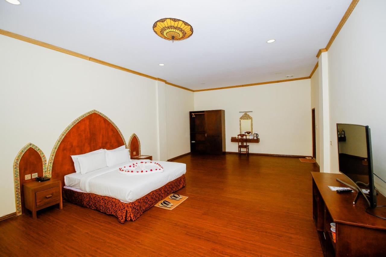 Royal Emerald River View Resort Баган Екстер'єр фото