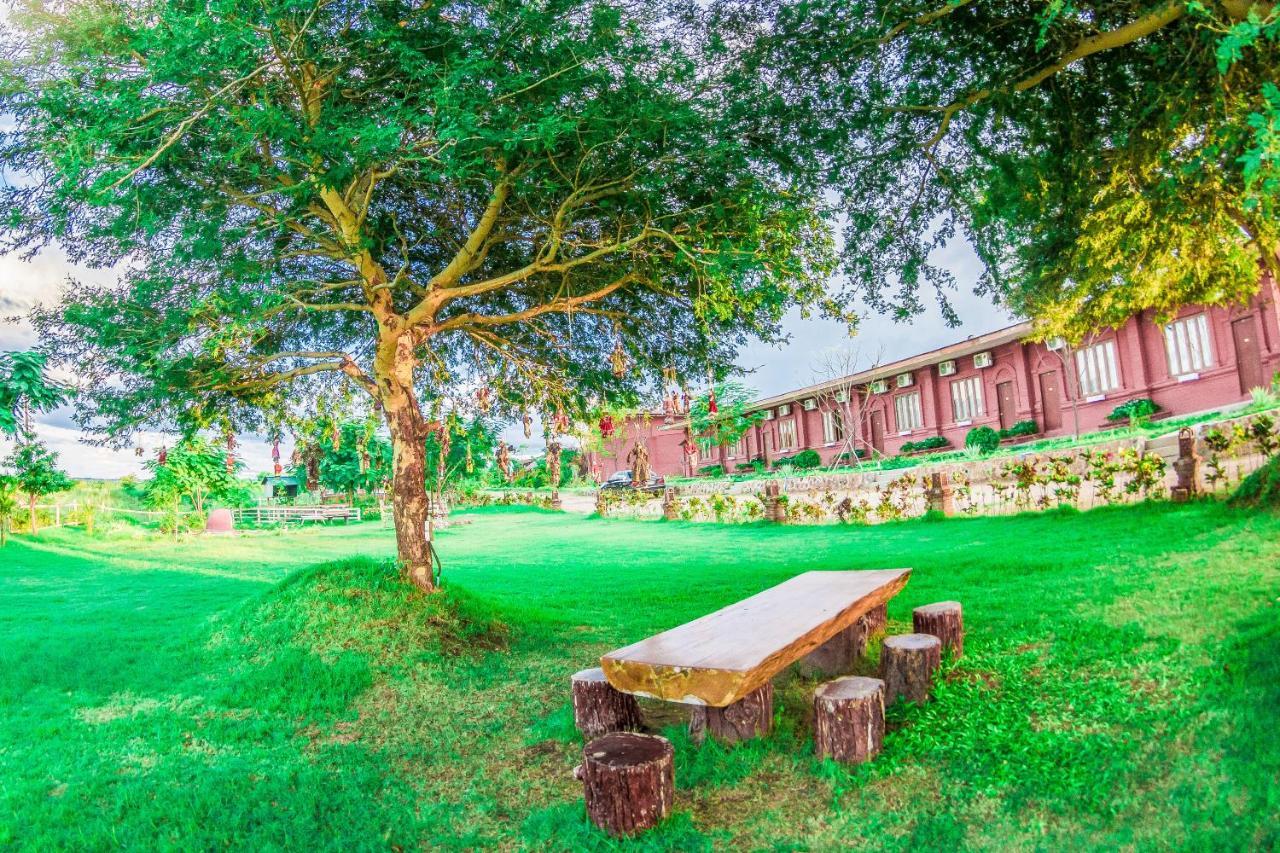 Royal Emerald River View Resort Баган Екстер'єр фото